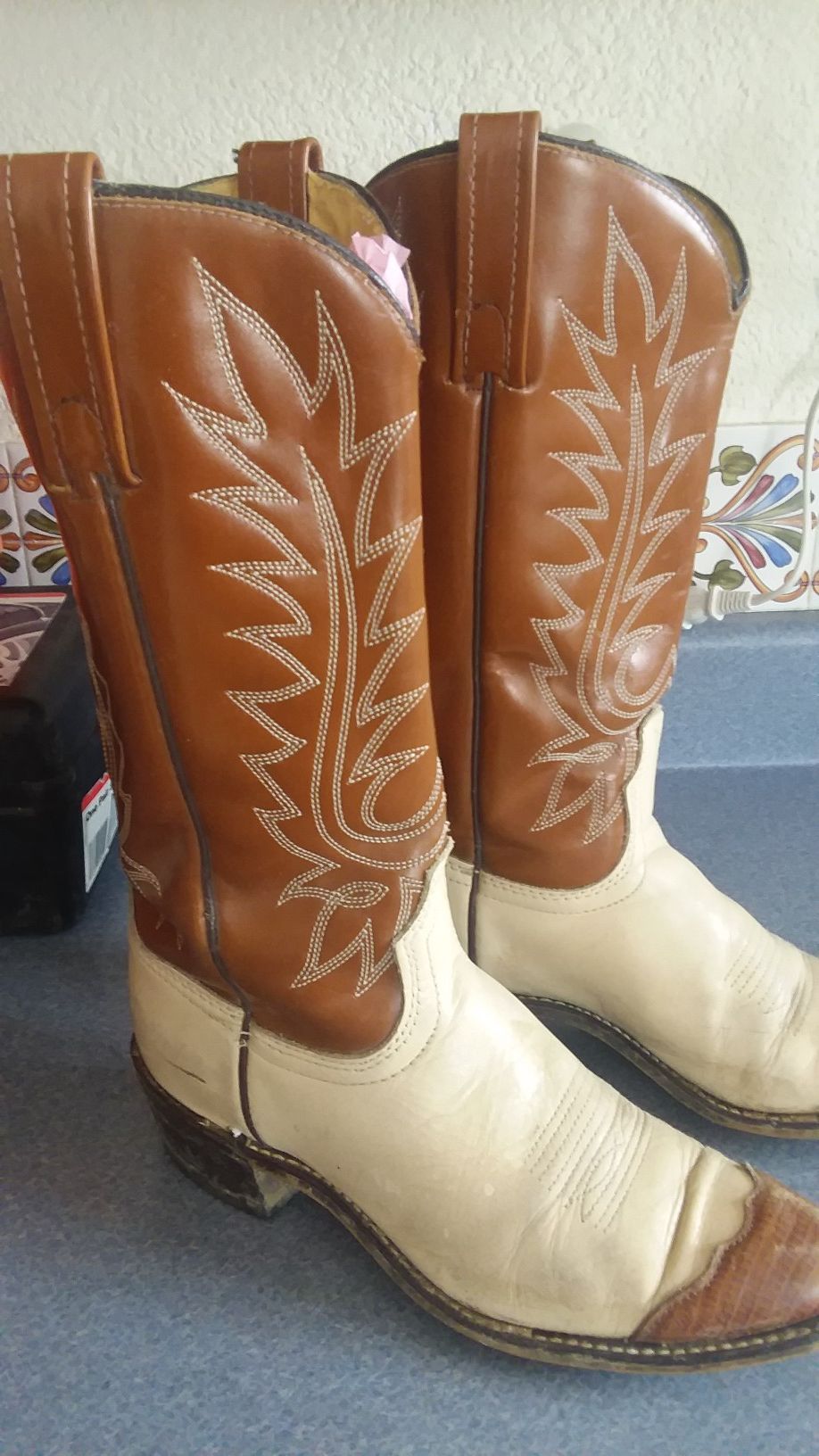 Cowgirl boot 8 1/2 M. Has lots of life, AMCE.