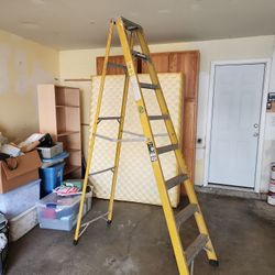 Fiberglass Stepladder