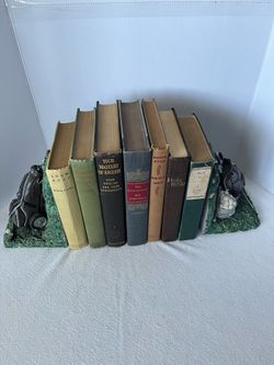 Seven Vintage books 📕
