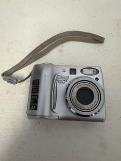 Nikon Coolpix 7600 7.1MP Digital Camera
