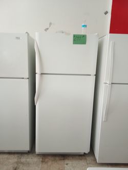 Frigidaire Refrigerator white ex large excellent . Warranty . Delivery available . 2203 Fowler st. Ft. Myers 33901