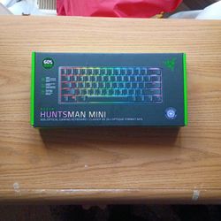 RAZER HUNTSMAN MINI 60% Optical Gaming Keyboard. Razer Clicky Purple Switches. 