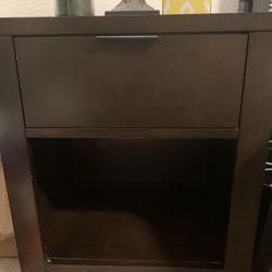 Two Beautiful Brown Nightstands With Drawers 