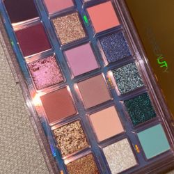 HUDA eyeshadow Palettes 