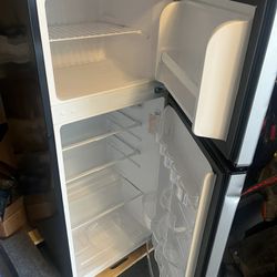Magic Chef 2 Door Refrigerator 