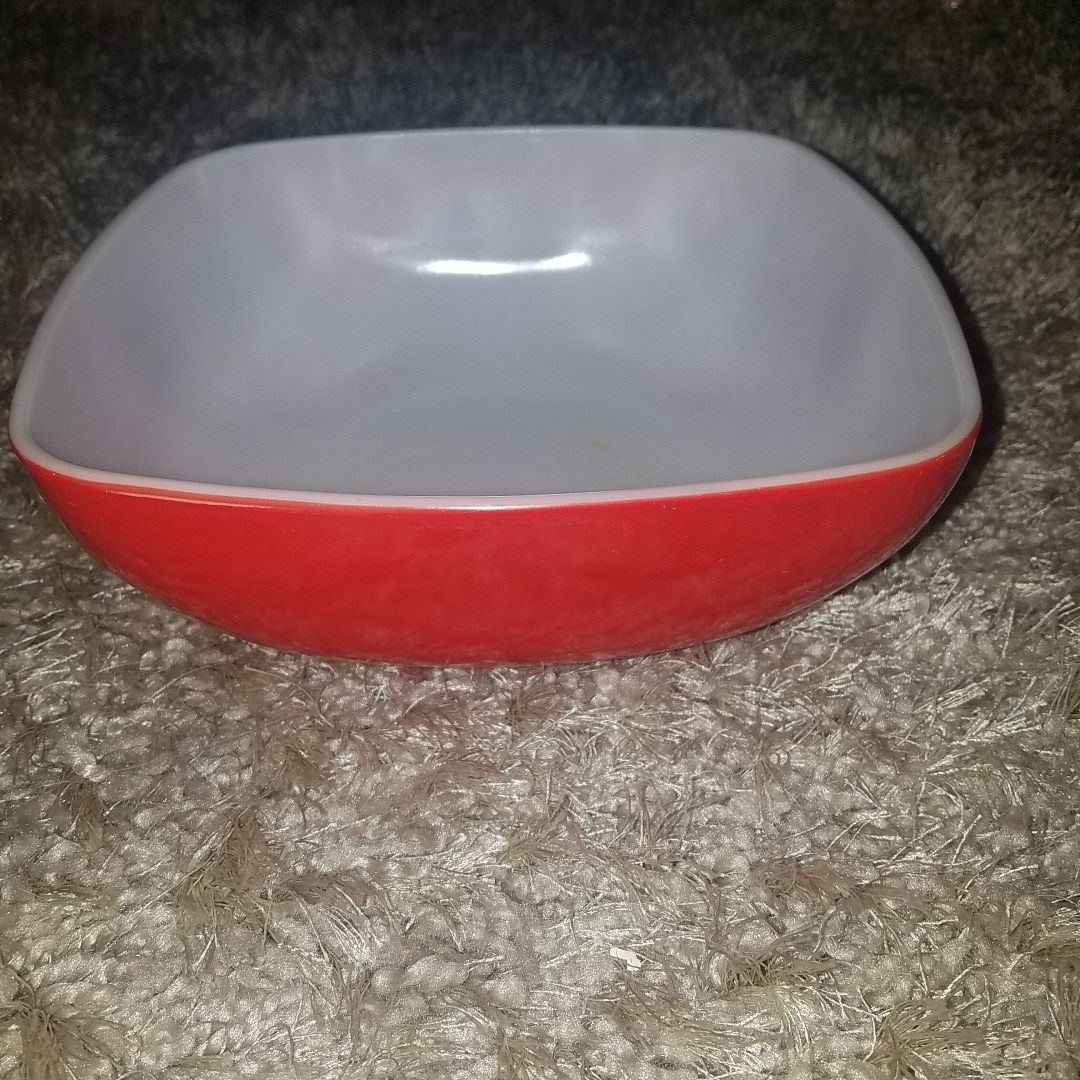 Beautiful vintage Pyrex Bowl