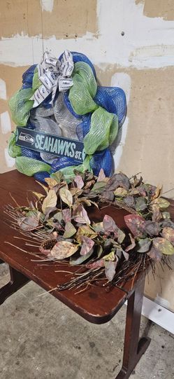 Seattle Seahawks Deco Mesh Wreath & Dried Leaves Wreath