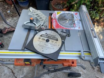 Right table saw like new condition
