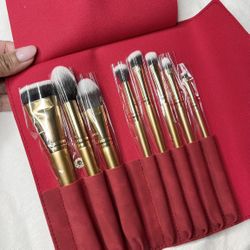 Luxie- 8 Gold Brush Set With Brush Holder Case