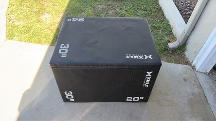 Xult Fitness box jump