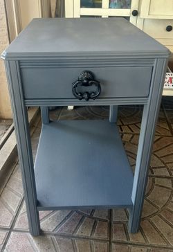 Vintage refurbished Drexel nightstand 