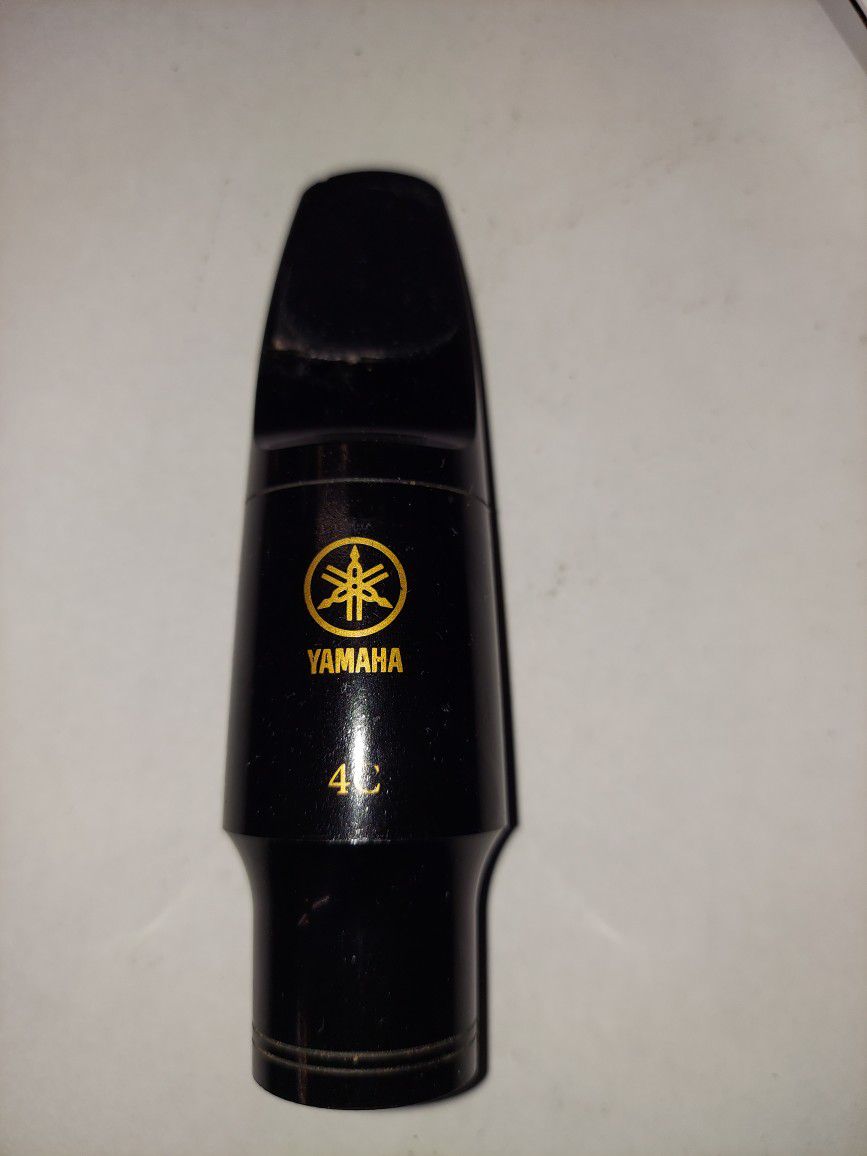 Yamaha  4C Tenor Sax Mouthpiece w/ Ligature
