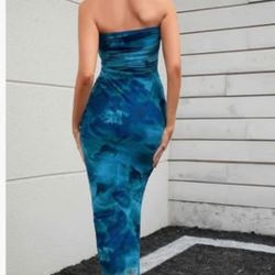 New Beautiful Dress SIZE M. See Photos. Great SELLING Price. Dress Goes For $45.99+