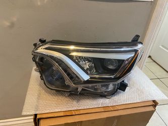 2016-2018 Toyota RAV4 left headlight