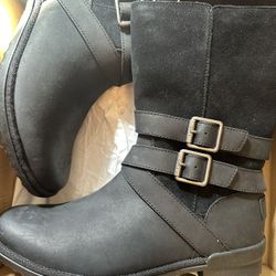 UGG Lorena boots Size 7