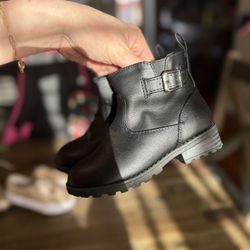 Toddler girls Balck booties Size 8