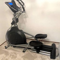Feature-packed Spirit XE395 Elliptical Machine
