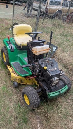 John Deere LX173 Riding Lawnmower