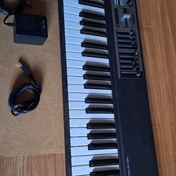 Roland Edirol MIDI Controller 61-key Electronic Keyboard