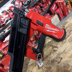 MILWAUKEE M18 CORDLESS FRAMING NAILER 21 Fuel Brushless $350