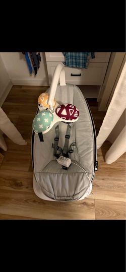 4 moms  mama roo swing like new