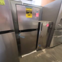 Refrigerator Avanti 
