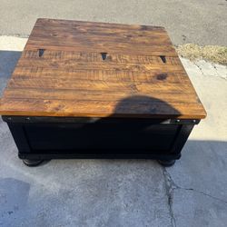 Valebeck Coffee Table with Lift Top