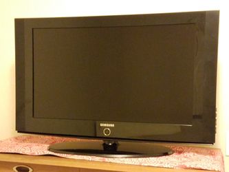 New Samsung 32 " inch HDTV .