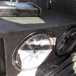 2 12in kicker CVR subwoofers and 4000 watt planet audio mono lock amp