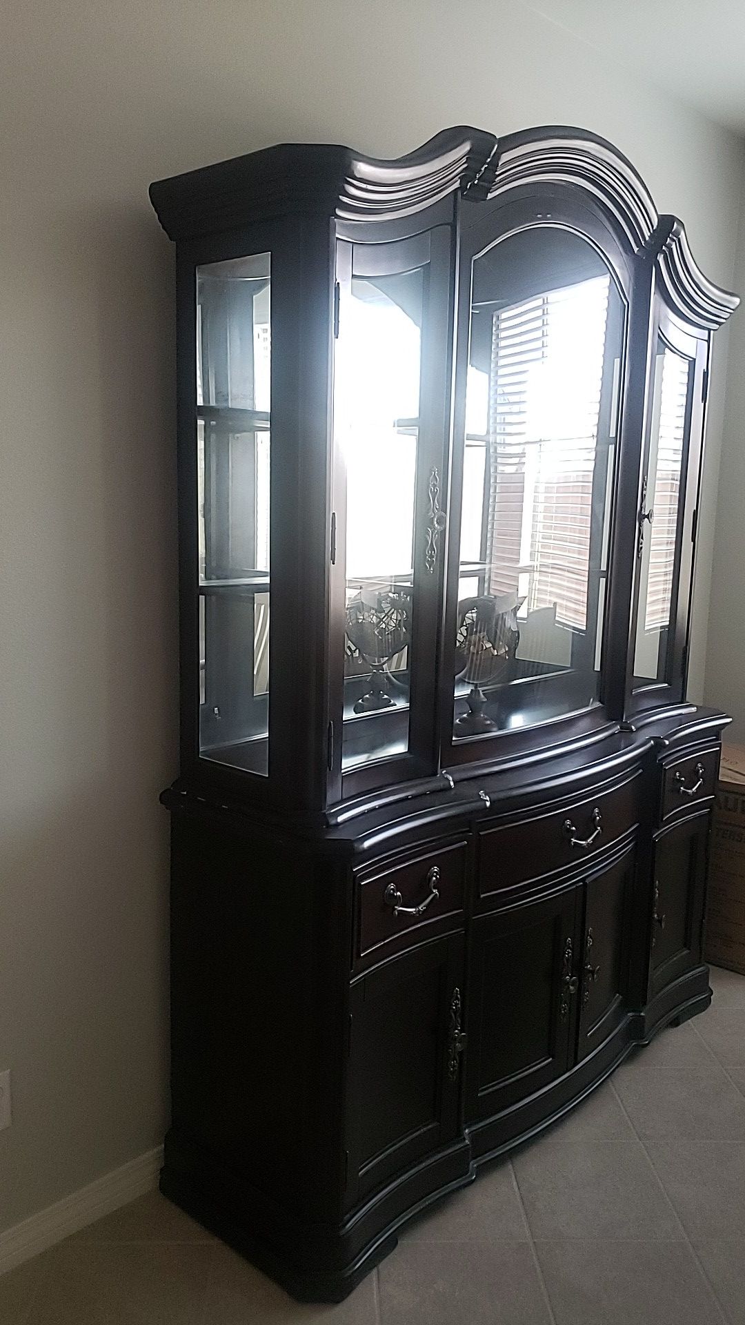 China / Glass Cabinet