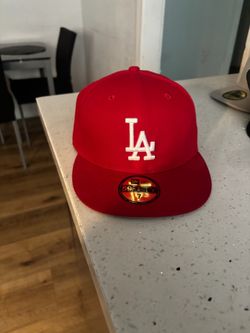 Red la fitted hat
