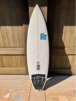 Dan Taylor New1 surfboard