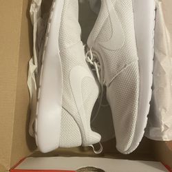 Brand New Nike Roshe One "Triple White" – Unused in Box (Size [Your Size])