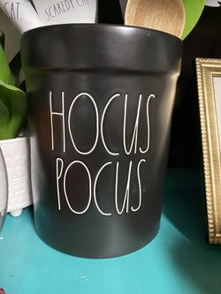 Black hocus-pocus utensil holder