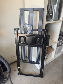 Full motion mount