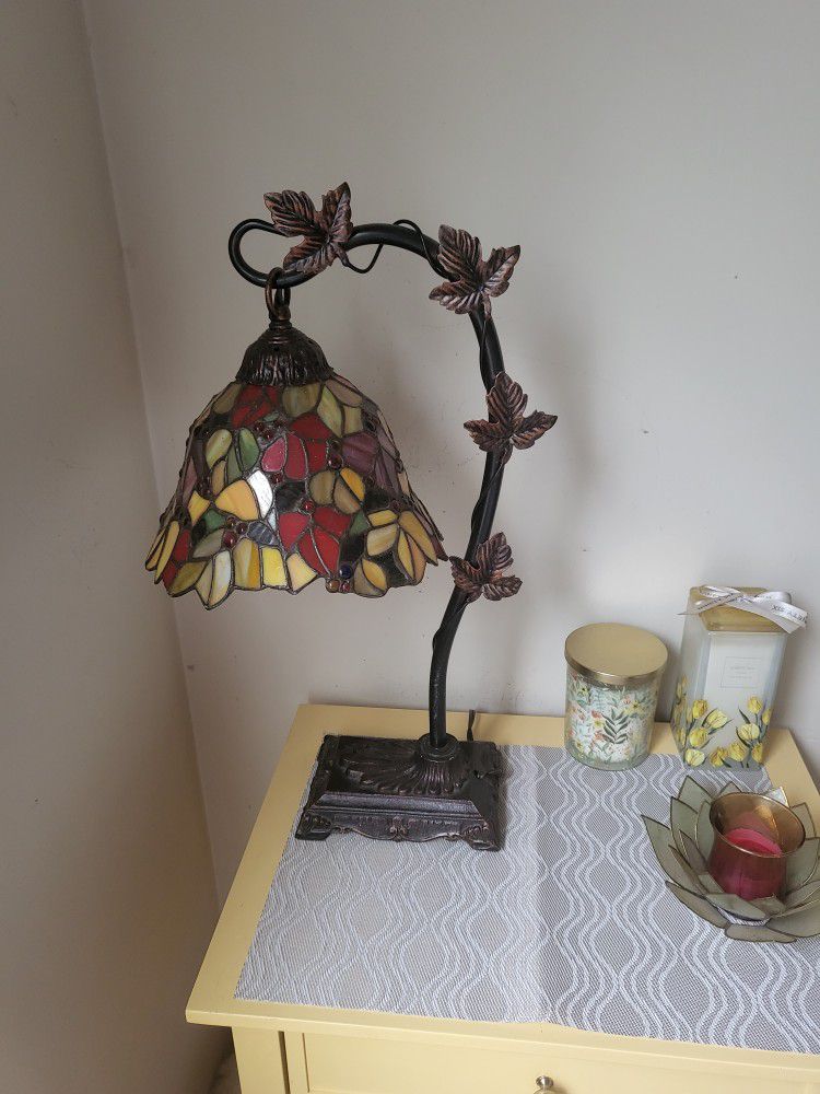 Tiffany Shade Lamp With Brass Base Flowers 