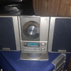 SHARPER IMAGE SO226 Vertical CD Player AM/FM Stereo
