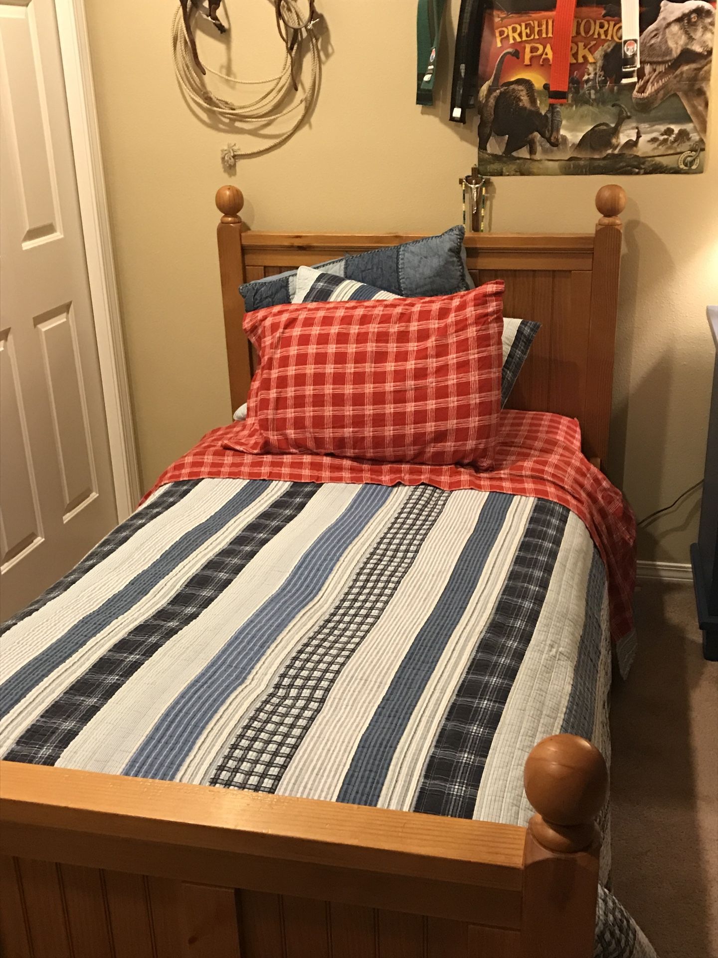 Pottery Barn Twin Bed Set 