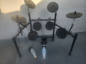 Alesis Electronic Drum Kit with custom frame and adjustable throne $150