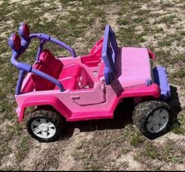 12v power wheels jeep works great comes with charger