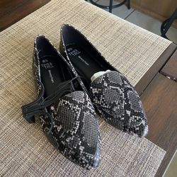 Womens Flats Size 6.5 