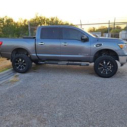 2017 Nissan Titan