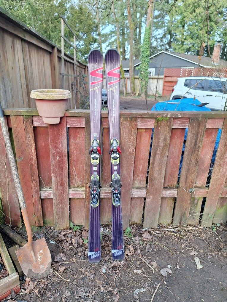 Salomon Downhill Snow Skis With High Quality Binding Size 166 Cm