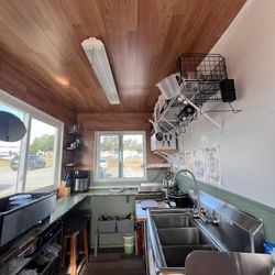 BEAUTIFUL UNIQUE FOOD TRAILER 