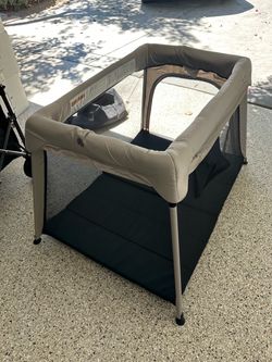Silver Cross Slumber / Sleep & Go 3-in-1 Travel Crib & Playard – $150