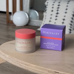 Peach & Lily Face Scrub