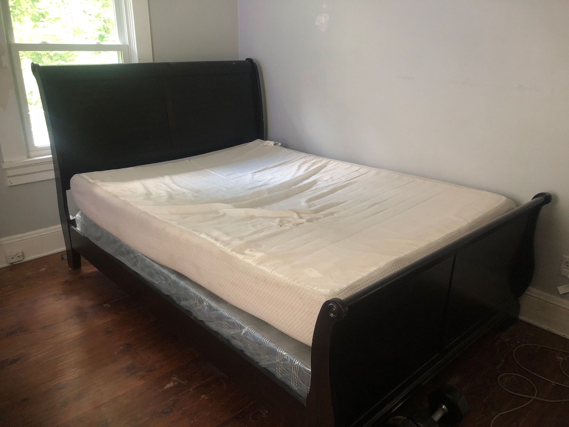Queen bed and box spring