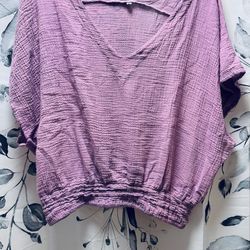 Oh My Gauze Romane V-Neck Top in Lavender / Orchid