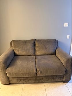 Gray Loveseat – Excellent Condition