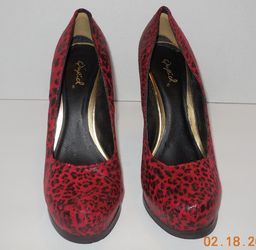 Qupid red leopard print heel pumps size 6
